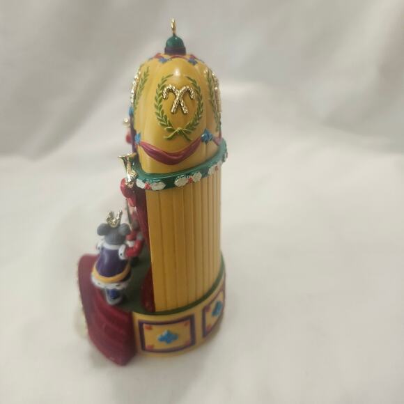 Nutcracker Battles Mouse King Musical Ornament AGC 2001 Carlton Cards HB - Picture 4 of 9